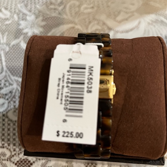 Michael Kors tortoise shell watch - Picture 3 of 3